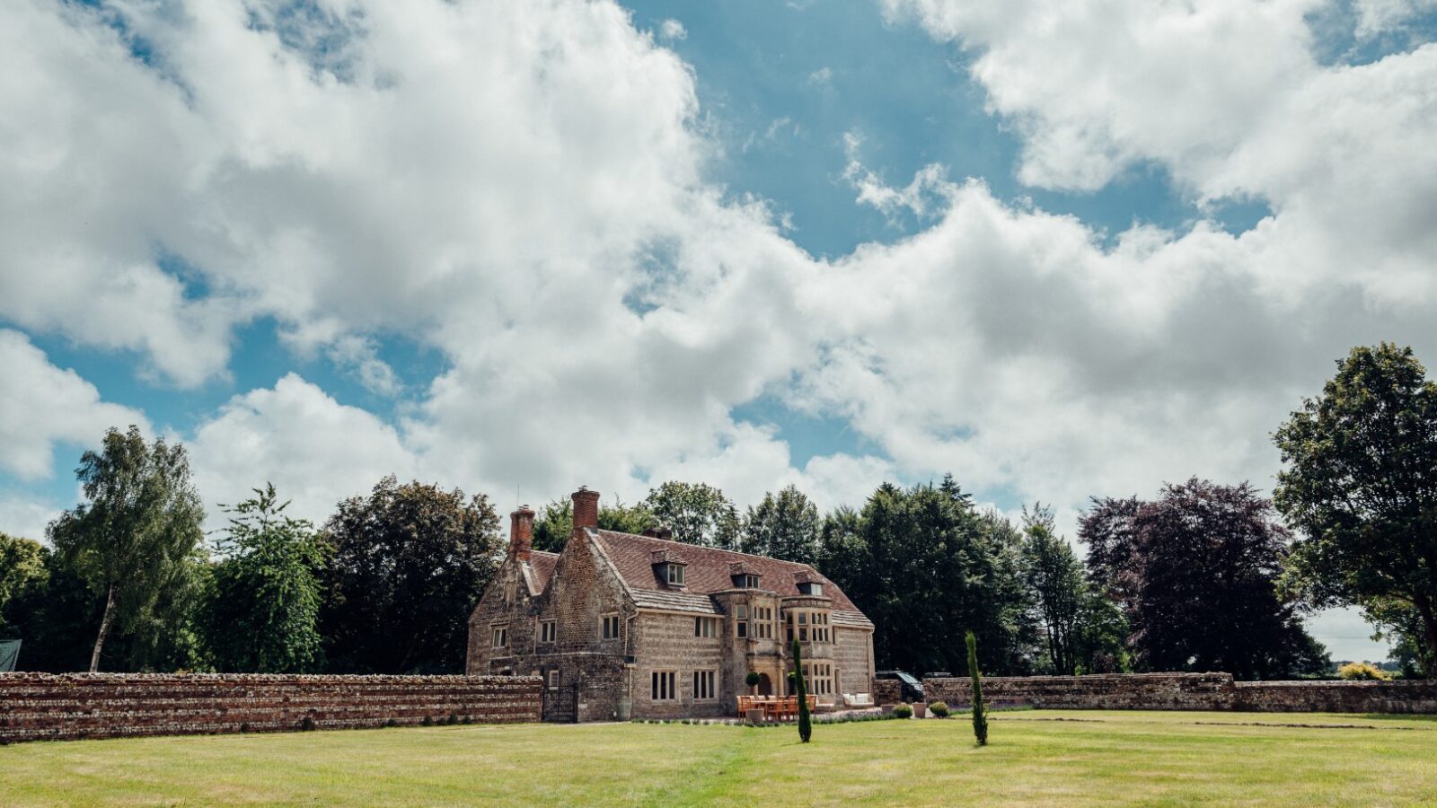 Almer Manor